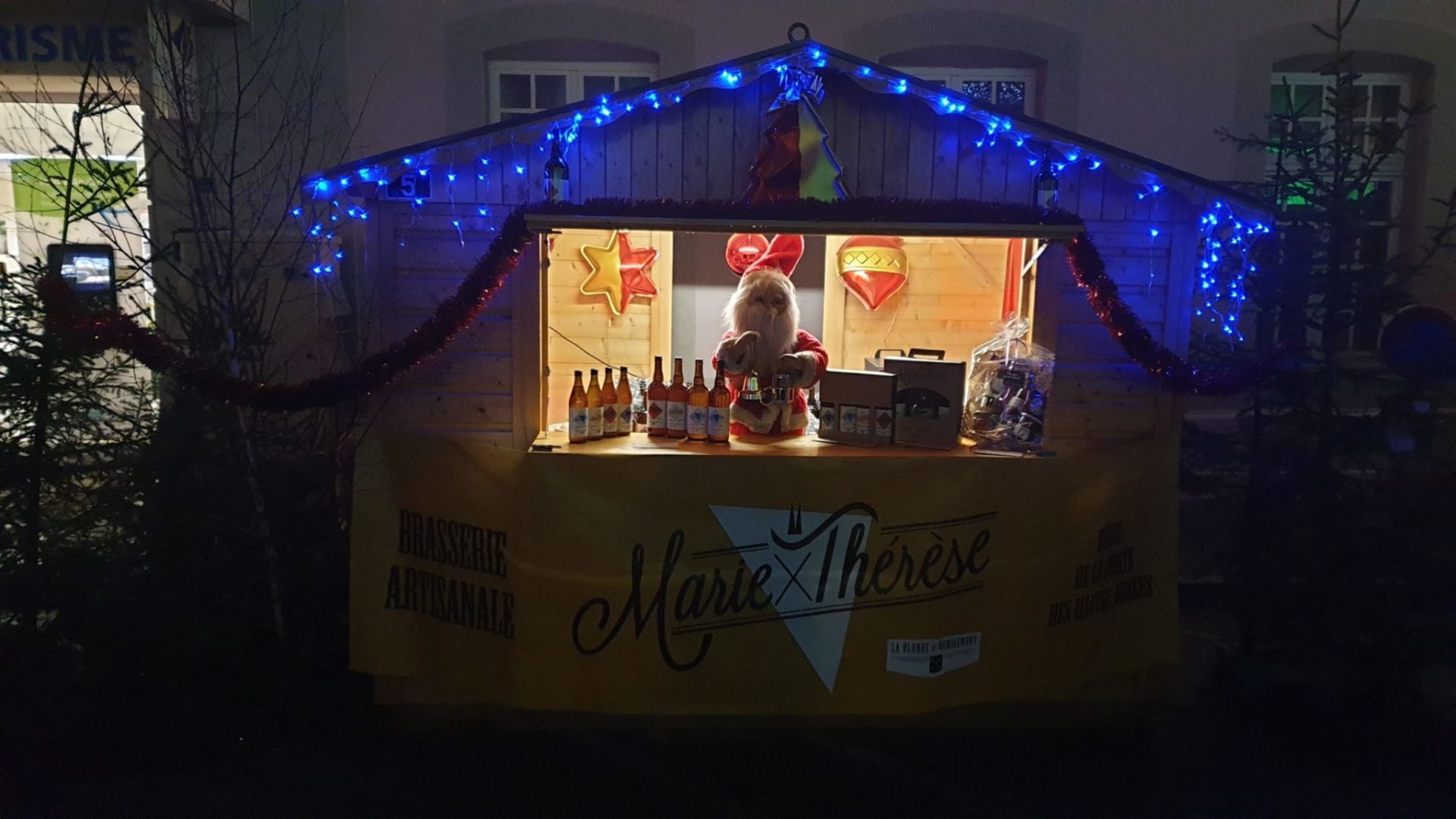 Cabane decorée pour le marché de Noël de Remiremont