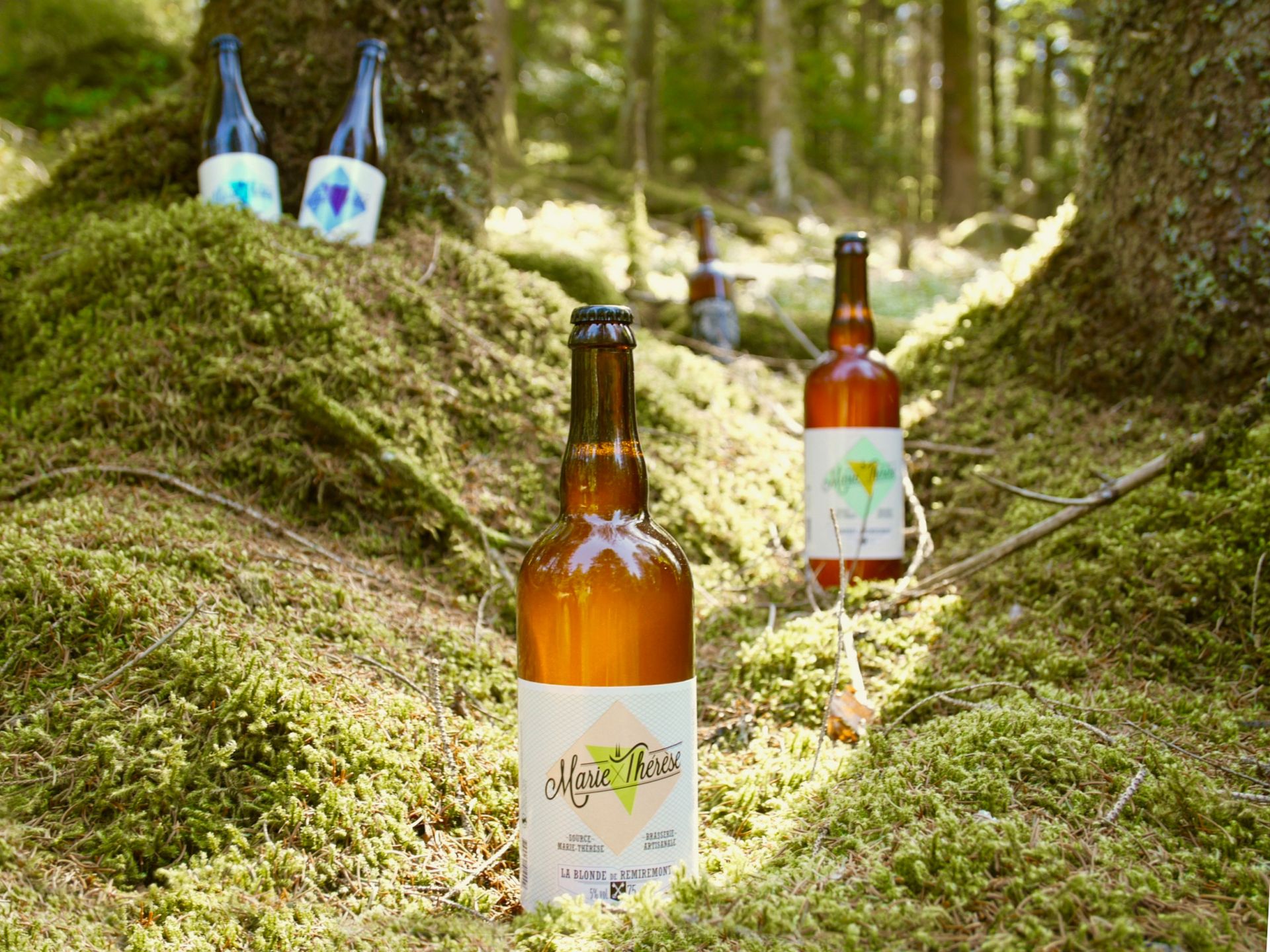 La blonde Marie-Thérèse au coeur de la forêt vosgienne La blonde Marie-Thérèse au coeur de la forêt vosgienne